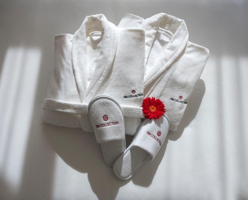 Nh Collection Bogota Andino Royal Hotel Екстериор снимка A bathrobe and slippers